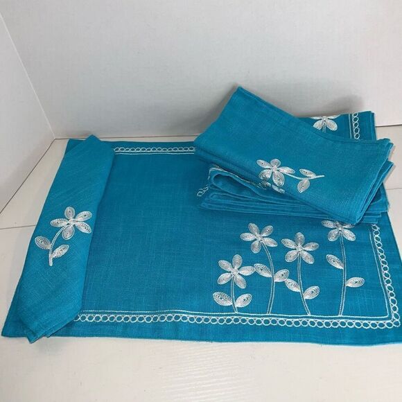 Linen Embroidered Placemats And Napkins 4 Sets Blue W/ White Floral Entertaining - Picture 1 of 6